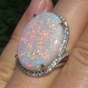 Shiny Oversized Oval Egg Rings Fire Opal Ladies Ring Fashion 4 Claw Inlaid Peripheral Fine Crystal Wedding Jewelry Gift