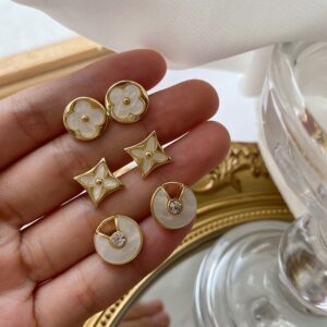 Anti-allergy S925 Sterling Silver French Romantic Small Flower Stud Earrings For Girl Korean Fashion Ladies White Stud Earring